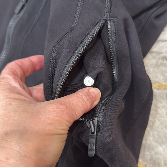 PELOTON LULULEMON DEFINE JACKET SIZE 8 - Picture 5 of 6
